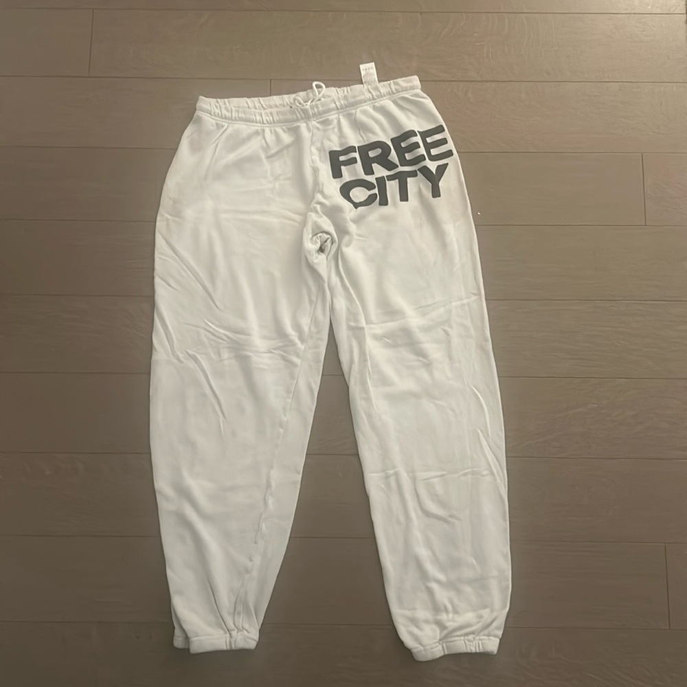 Free city sweatpants size large